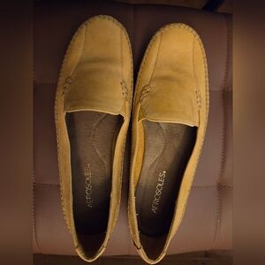 AEROSOLES Women's yellow/mustard Slip-On Loafers